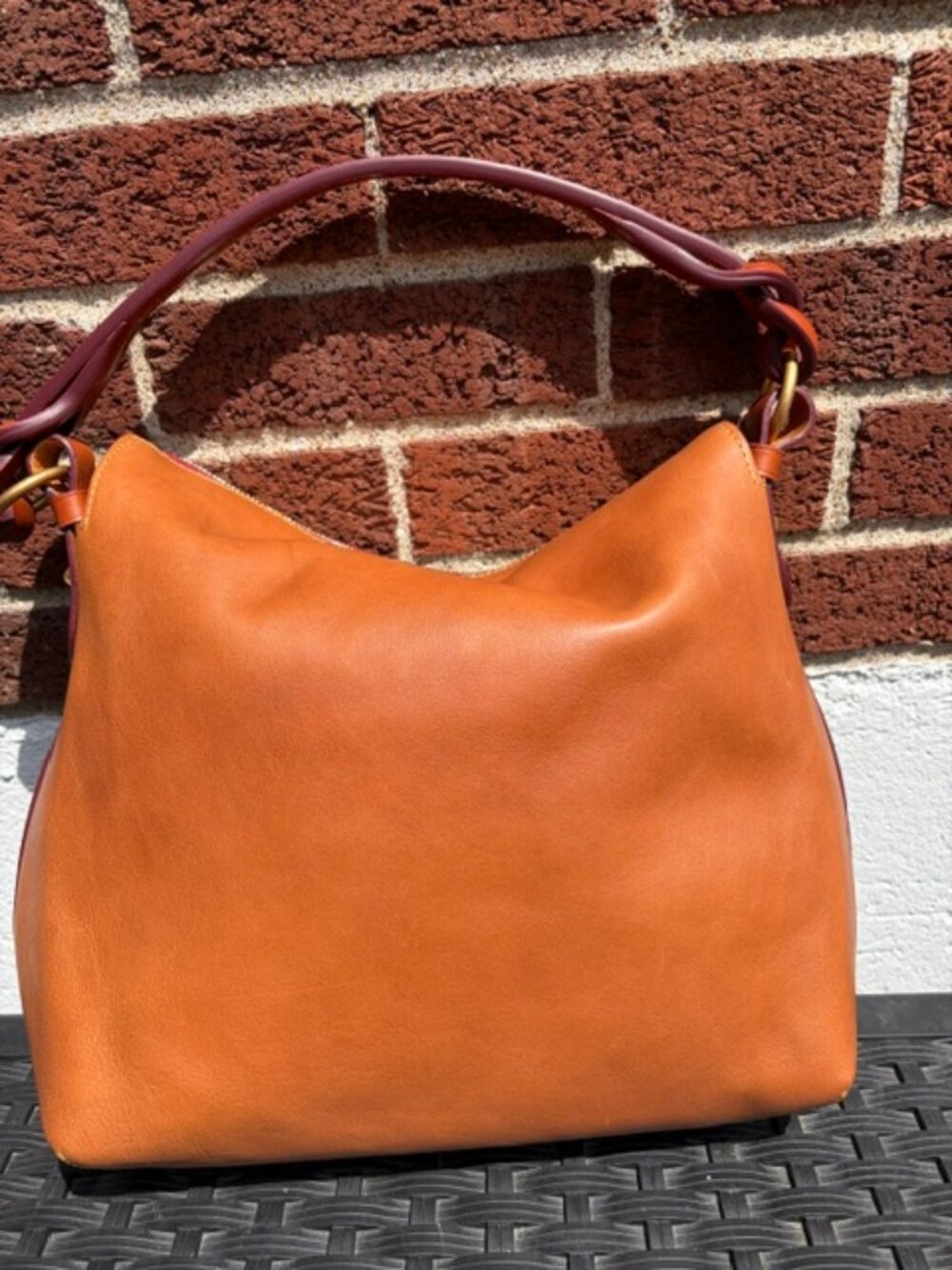 NWT DOONEY & BOURKE NATURAL FLORENTINE LEATHER TWIST STRAP HOBO - Picture 2 of 11